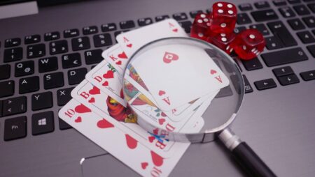 10 errores comunes en el póker online y cómo evitarlos