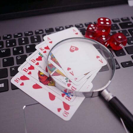 10 errores comunes en el póker online y cómo evitarlos